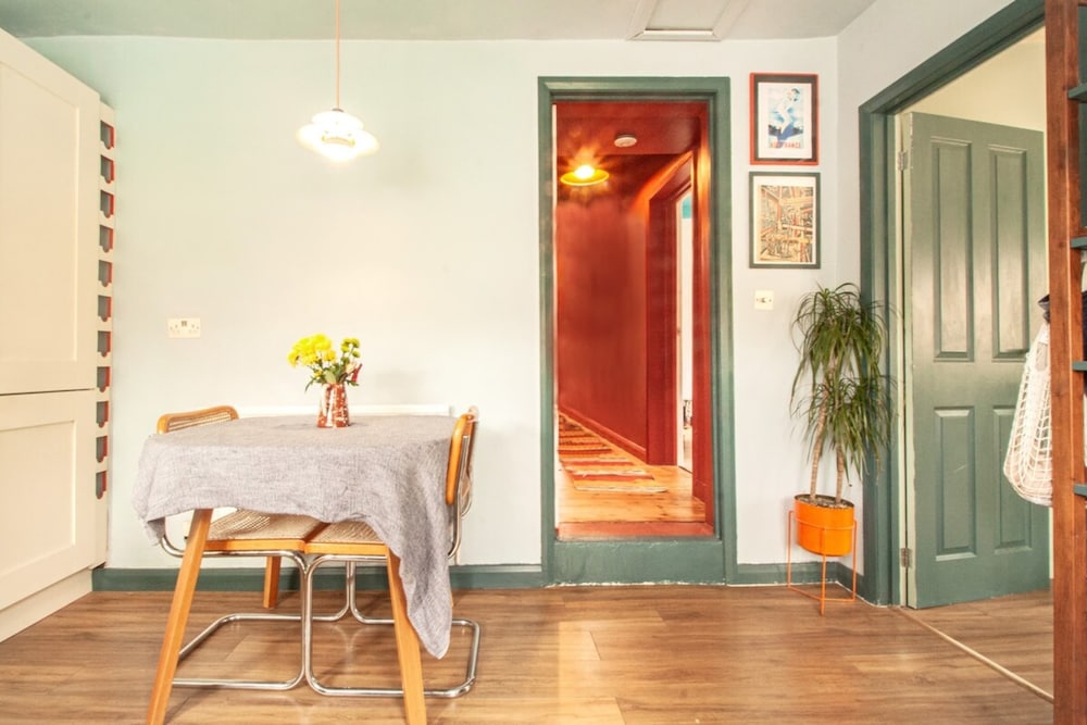 Tranquil Catford Retreat: Sleeps 4, With Garden