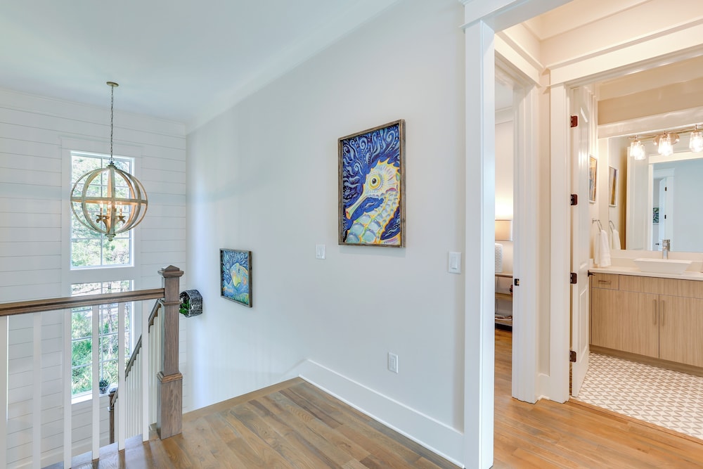 Family-friendly Santa Rosa Home: Walk to Beach!