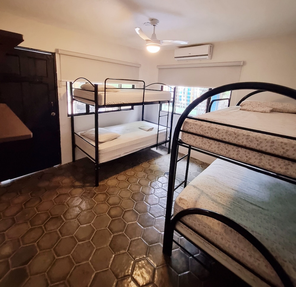 Casa Pura Vida Surf Hostel