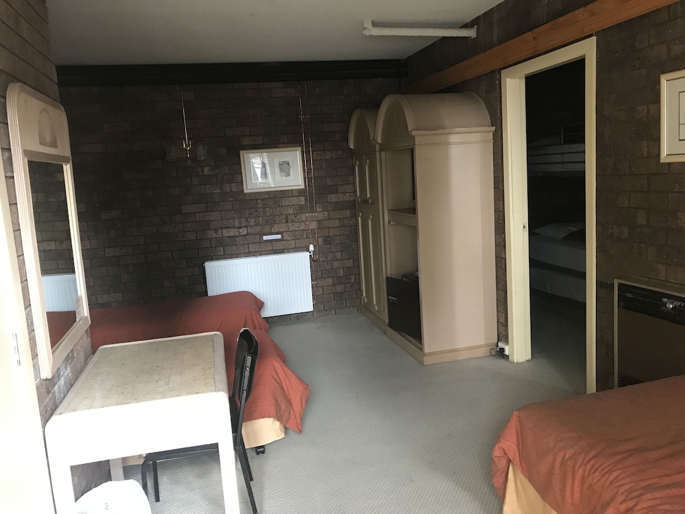 Cooba Holiday Motel