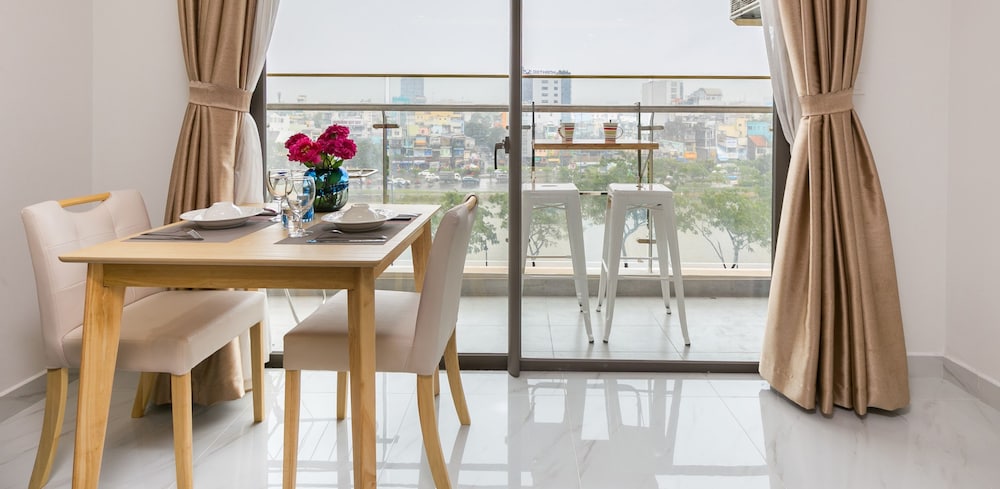 Jennifer House - Millenium Apartment