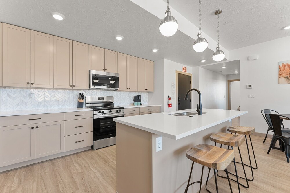Sweet Retreat 3 Bedroom Condo