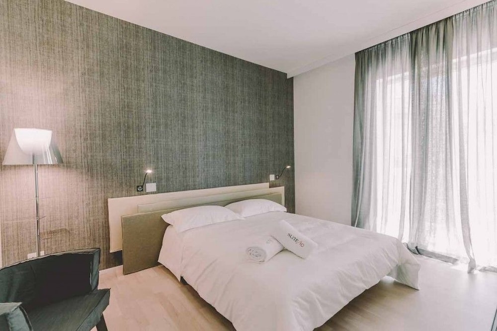 Suite 10