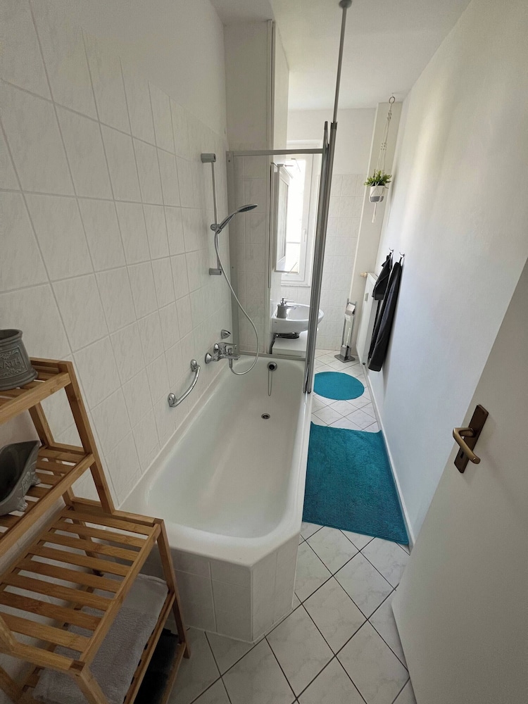 Charming 4-person Apartment in Hoyerswerda City Center