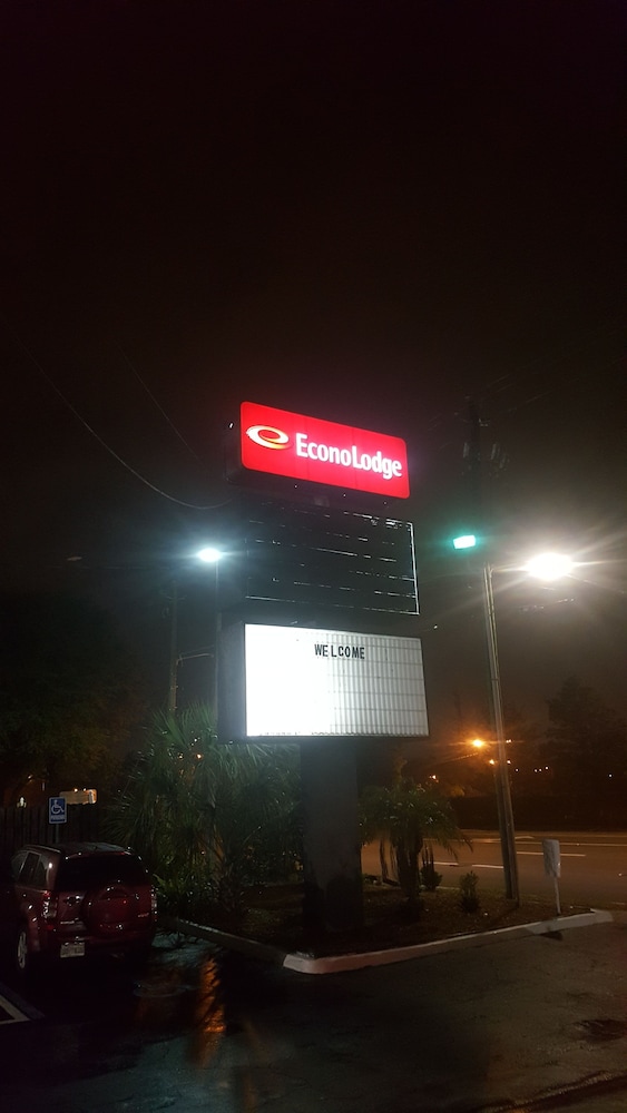 Tampa Vacations - Econo Lodge Busch Gardens - Property Image 24