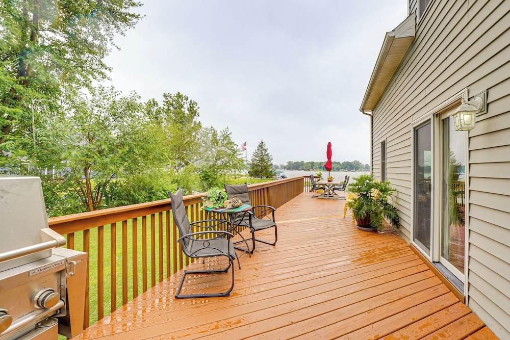 Garage Game Room, Bar: Coldwater Lake House!