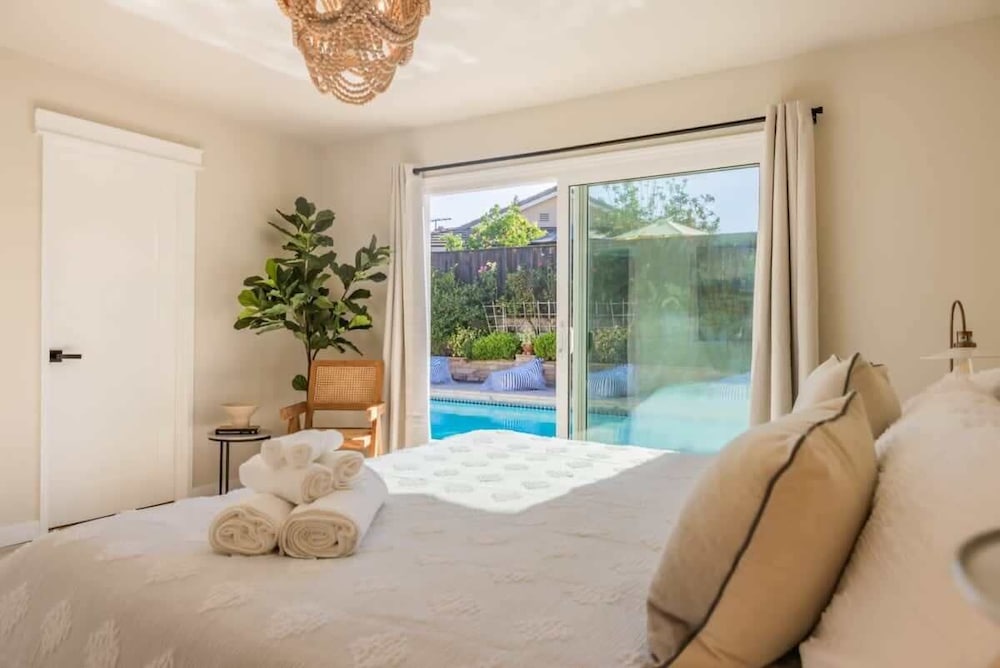 @ Marbella Lane - Vibrant & Chic Designer Home
