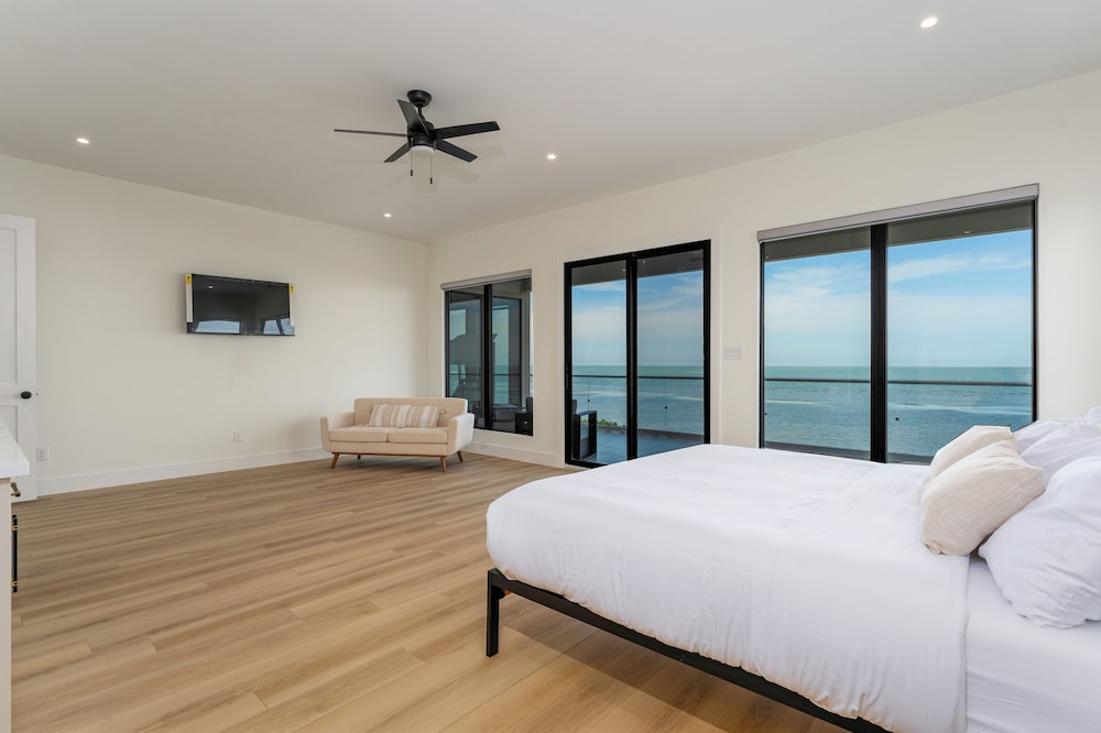 Spacious Bay