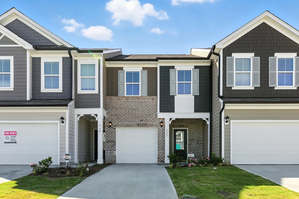 Charming Easley Retreat With Private Yard 3 Bedroom Townhouse