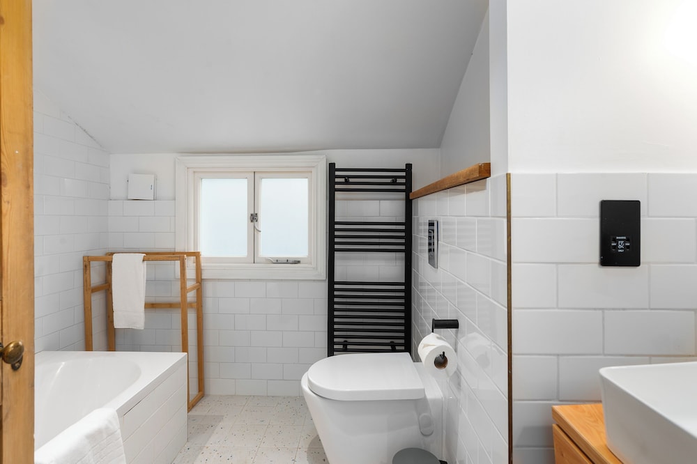 VESTO Three Bedroom Apartment in Clapham
