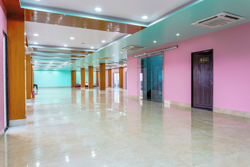 Navneeta Grand Hotel & Banquet Hall