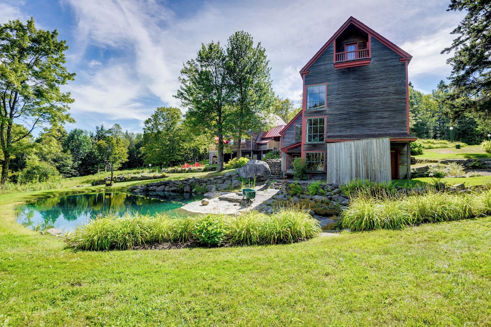 10 Mi to Mt Snow! Grand Estate Built to Entertain
