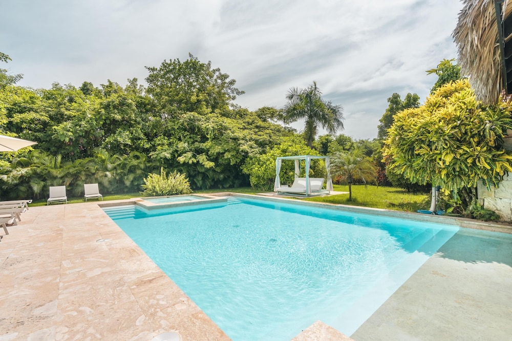 Mesmerizing Villa With Jacuzzi Maid in Cap Cana