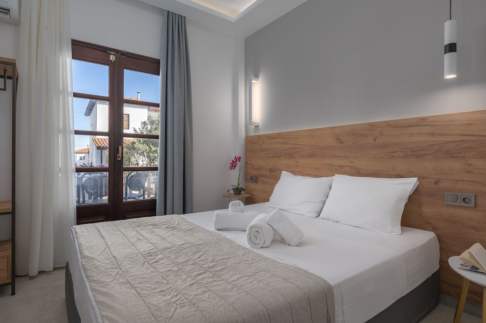 Eleon Suites & Apartments view 4
