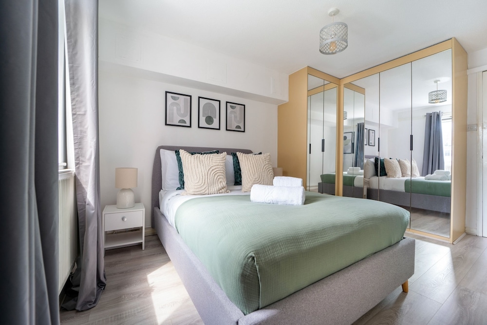 Stylish 1-Bedroom with Balcony near Soho