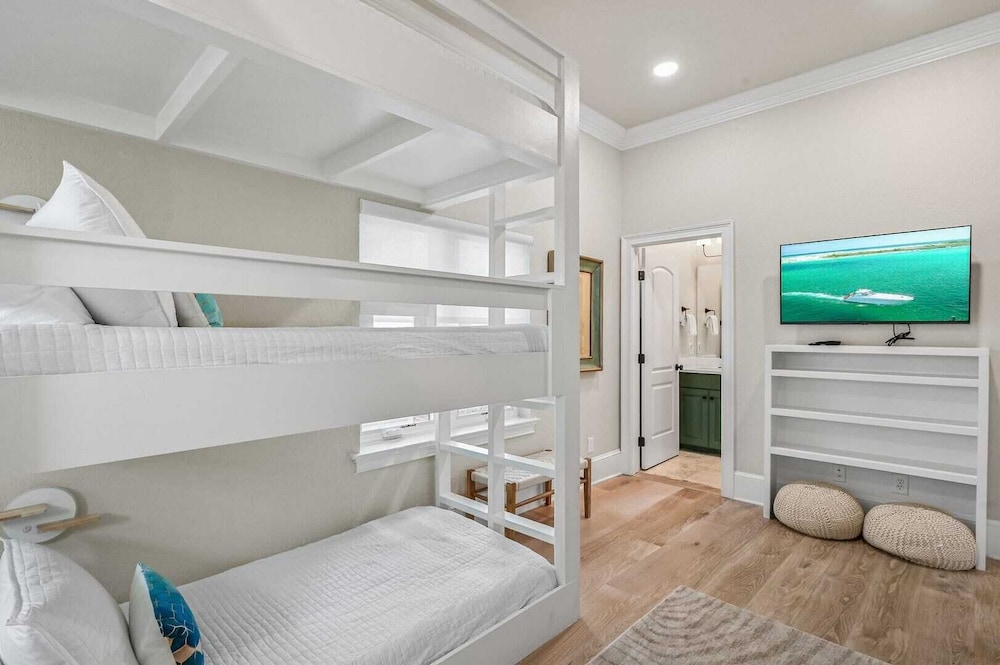 Skinny Love 30a by Avantstay Private Heated Pool Block to the Beach