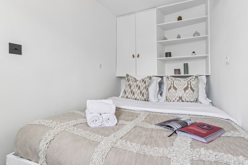 Cozy 1BR Flat in the Heart of République