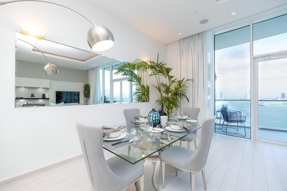 Sophisticated 1BR Palm Apt w Beach Access