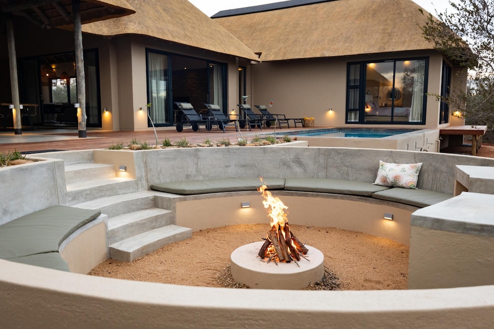 Villa Uthando Stylish Brand new Villa With Amazing Views view 3