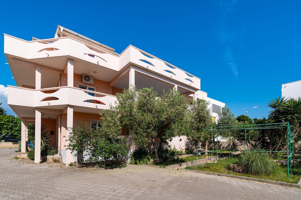 Bonvie Apartments in Center B1 view 2