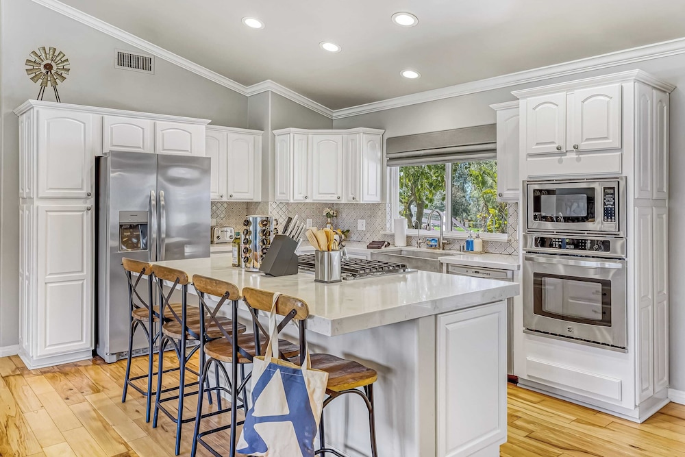 Temecula Wine Country Home w/ Pool, Hot Tub, Game Room & Vineyard Views