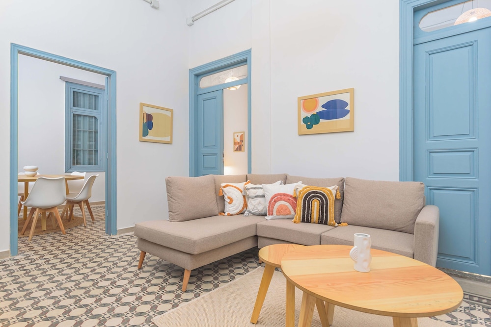 Flame 3-Bedroom Apartment in Mar Mikhael