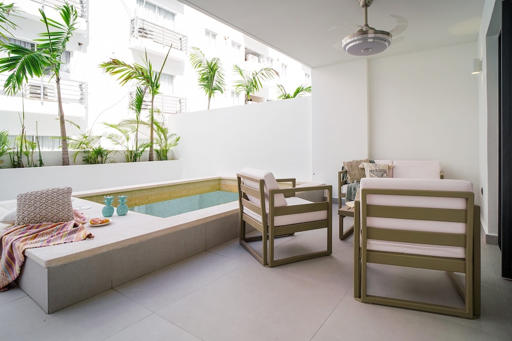 Luxury 3 Bedroom Apartment at the Beach