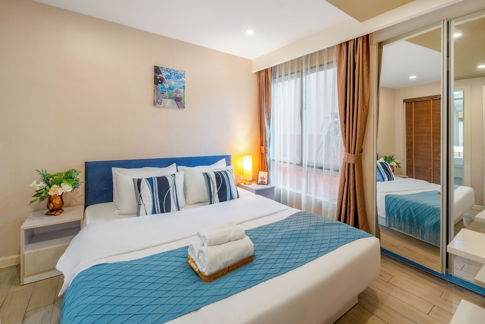 Seven Seas Condo Resort steps to Beach
