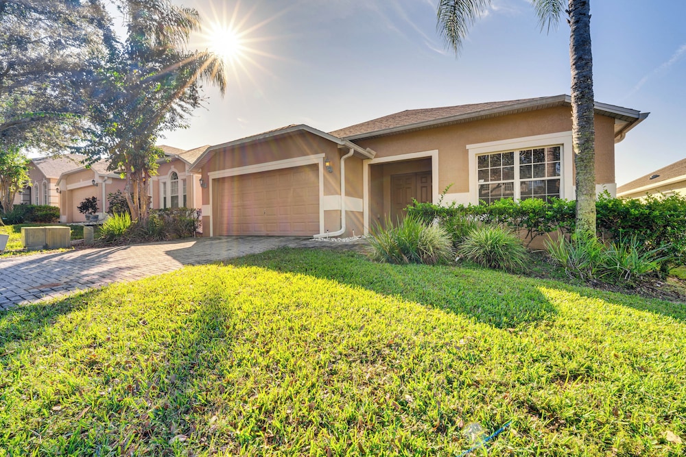 10 Mi to Disney: Family Retreat w/ Game Room!