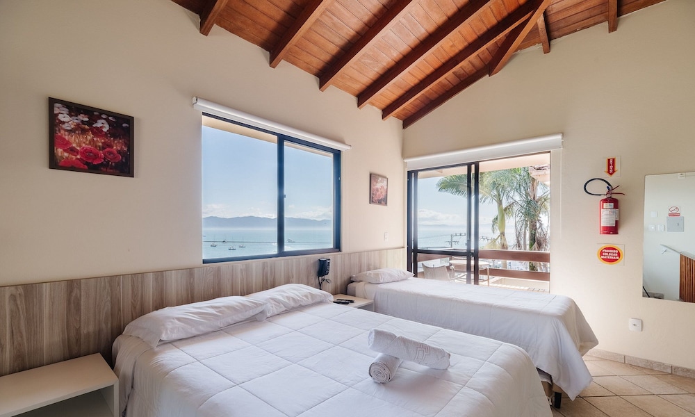 JOFs Apartamentos c Piscina e Vista Mar