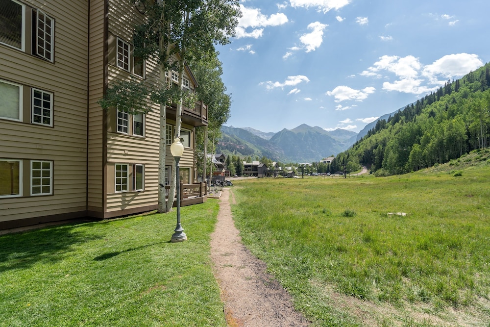 Etta Place 1 by Avantstay Ski In Ski Out Unit w Views of the Slopes