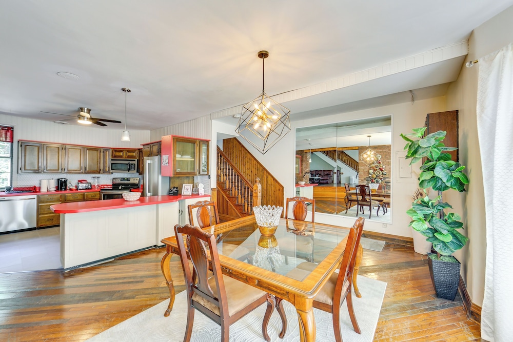 2 Mi to Dtwn Pittsburgh: Family-friendly Townhome!
