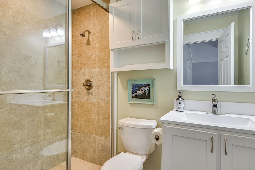 Walk to Choctawhatchee Bay: Santa Rosa Beach Home!