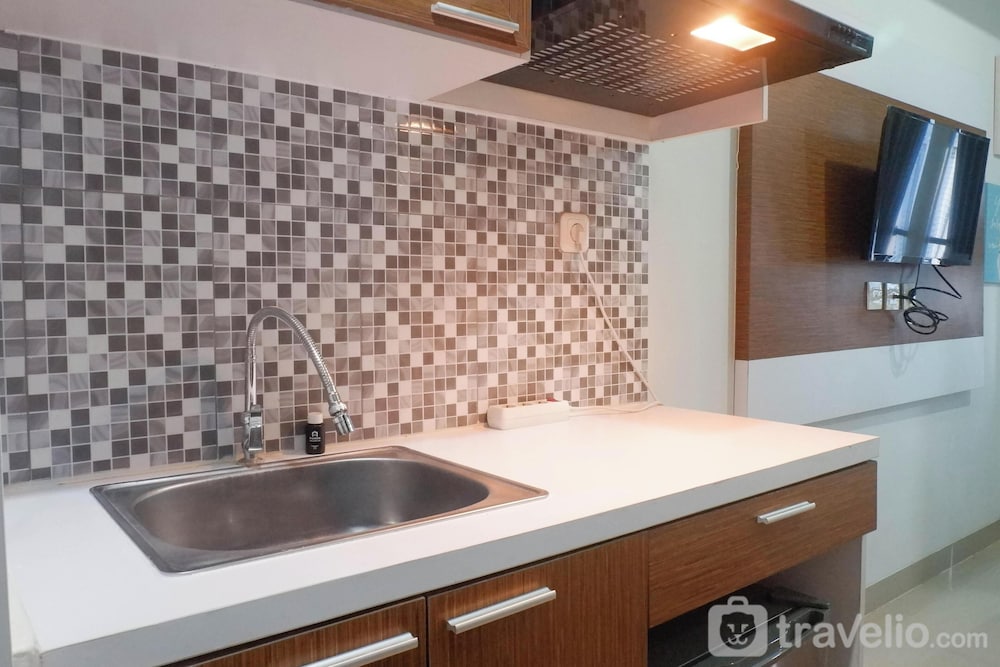 Scenic Modern Studio Room At Tamansari Papilio Apartment
