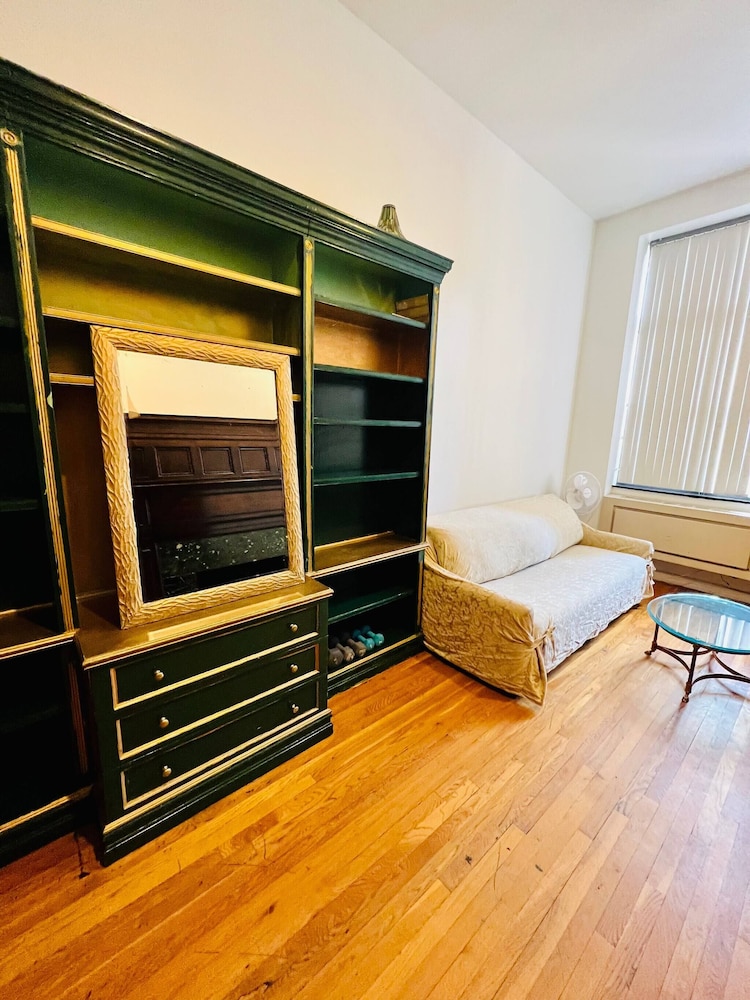 Charming Studio Half Block To Central Park Uws