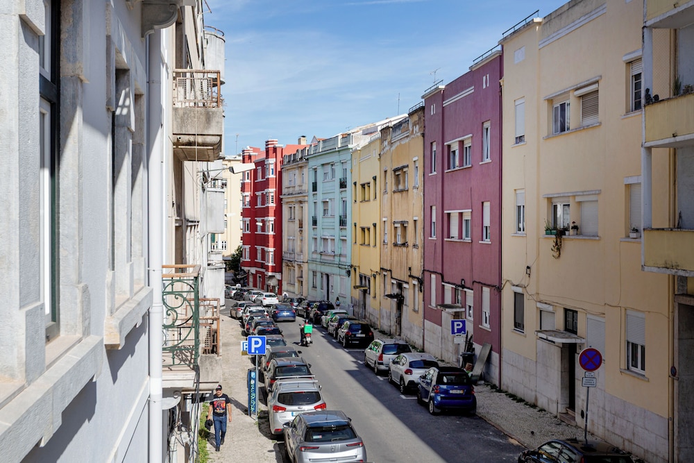 AB10 Modern Lisbon