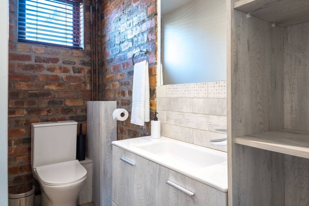 Elegant Sea Point Retreat Splendid Views Wifi