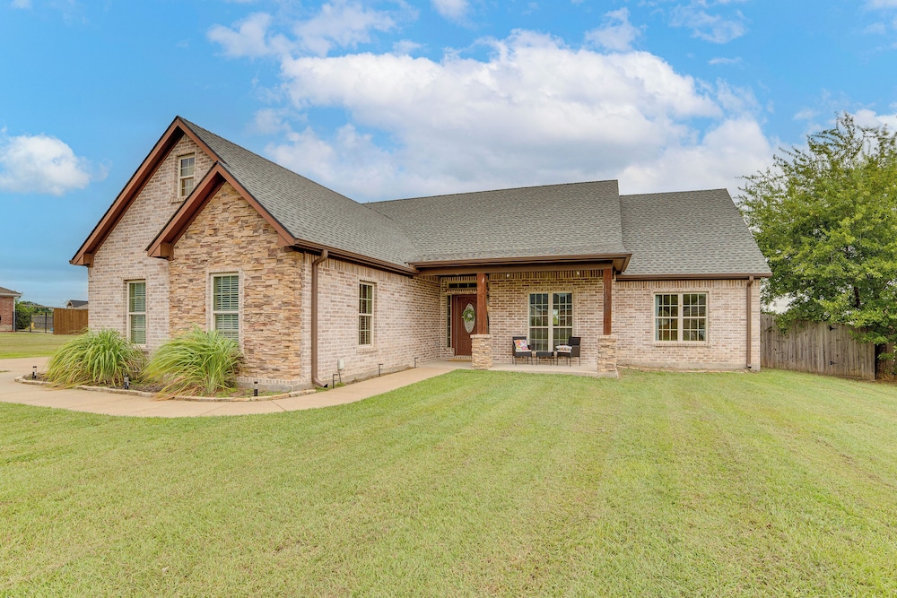 10 Mi to Lake Tawakoni: Family Wills Point Getaway