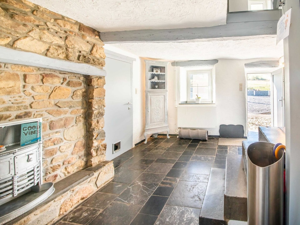 Cozy Holiday Home in La Reid With a Whirlpool