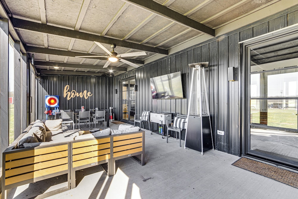 6 Mi to Lake Tawakoni: Texas Family Home