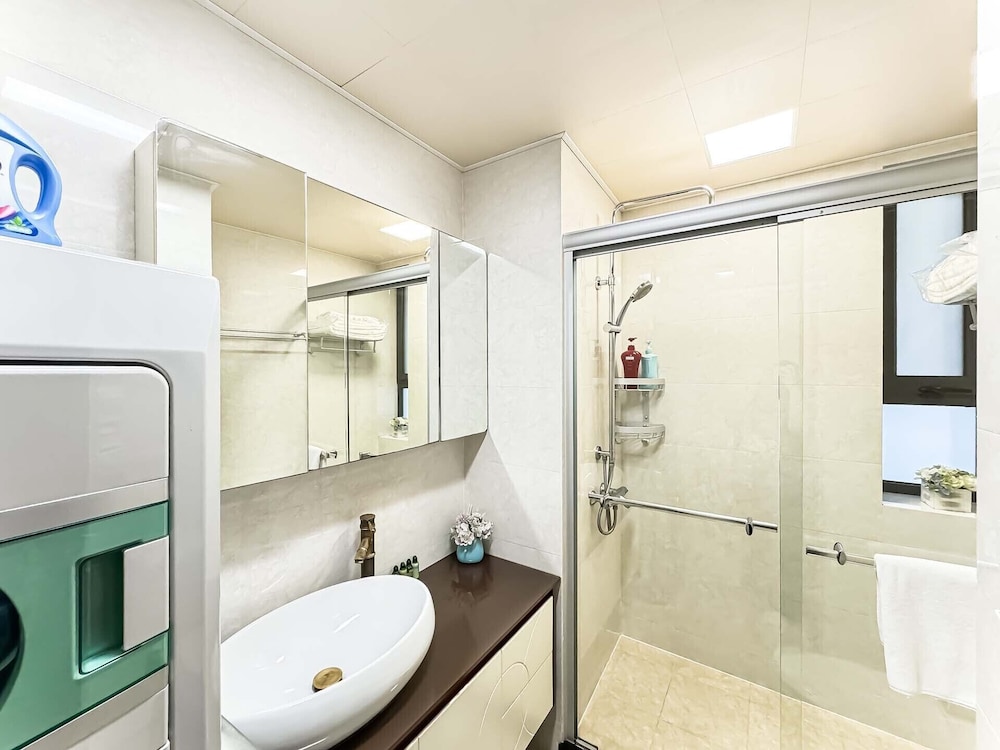 Tyms 2BR 2BA Apt Near MetroCity Line 1 9