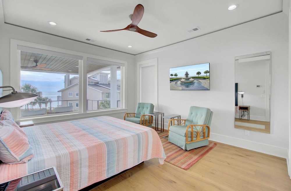 7 Beachwood East by Avantstay Steps to the Beach Ocean Views, Hot Tub, 7bdr