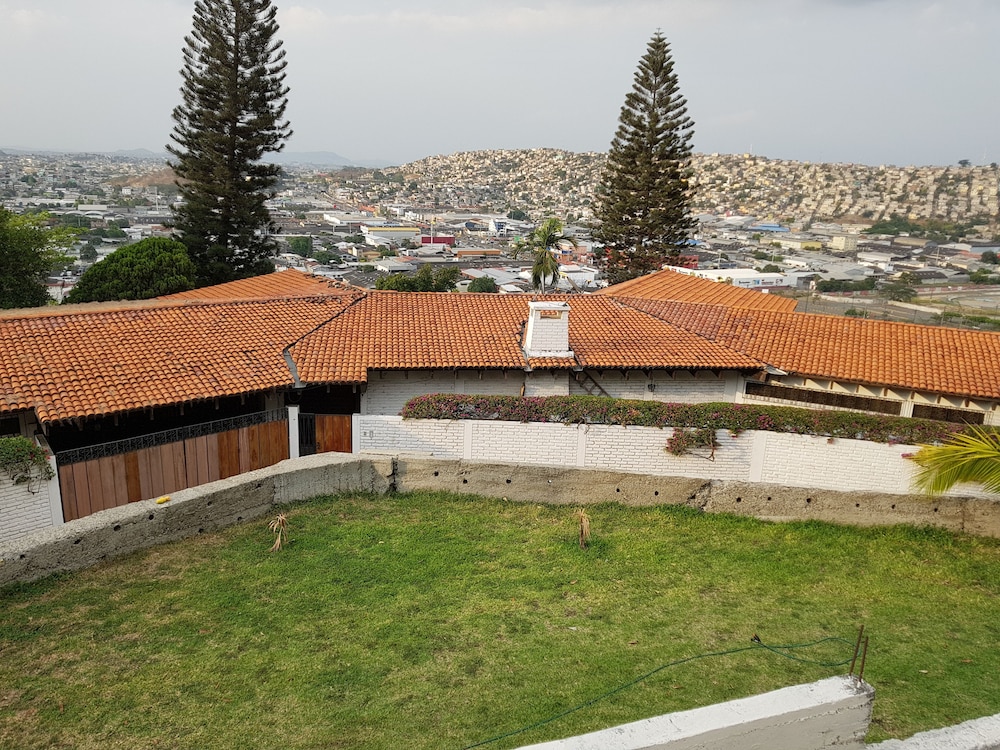 Chawpi Lodge