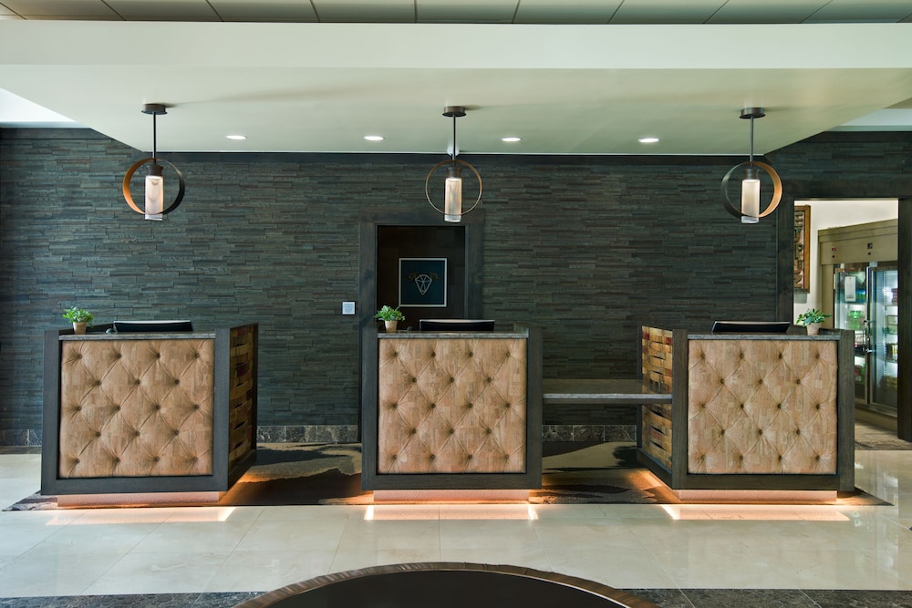 Rohnert Park Vacations - Oxford Suites Sonoma County - Property Image 3