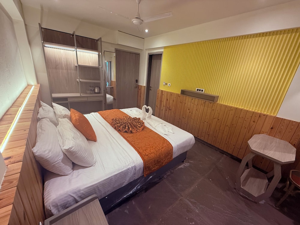 Ikonic Hotel - Bhushi Dam Lonavala
