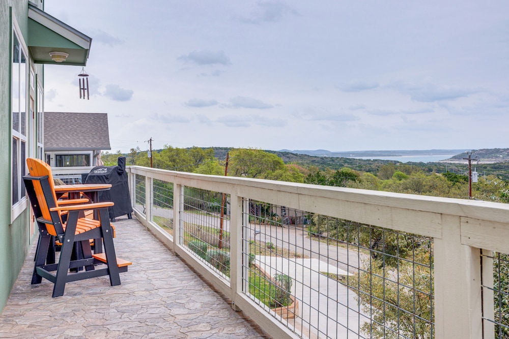 6 Mi to Water: Spacious Canyon Lake Home