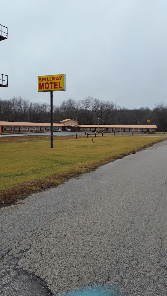 Spillway Motel