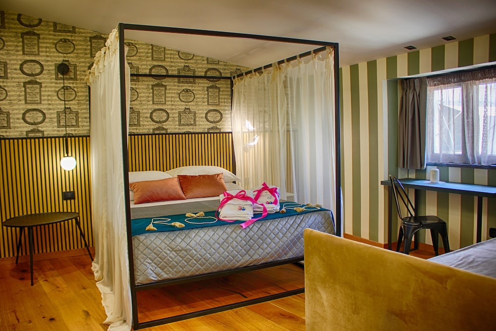 Roby's boutique rooms