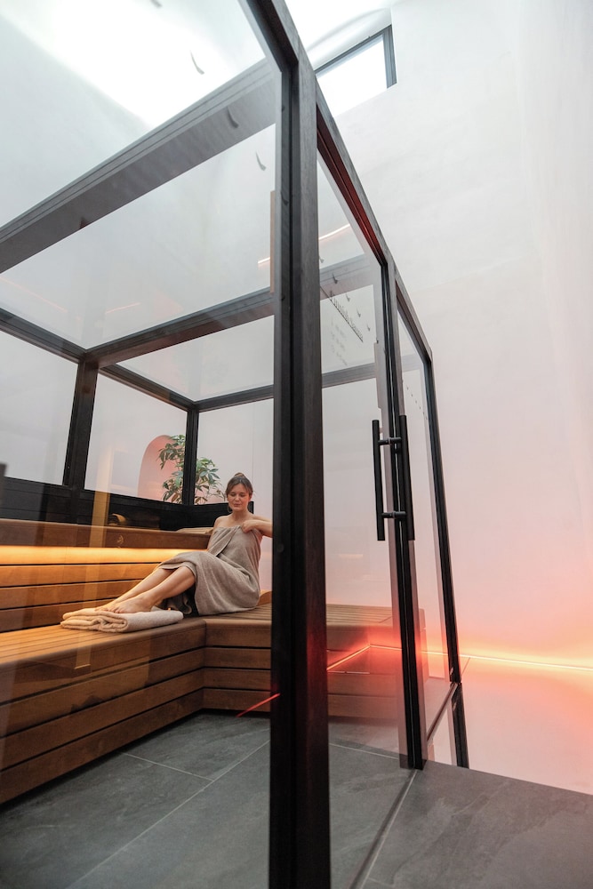 Schwarzer Adler - Concept Living