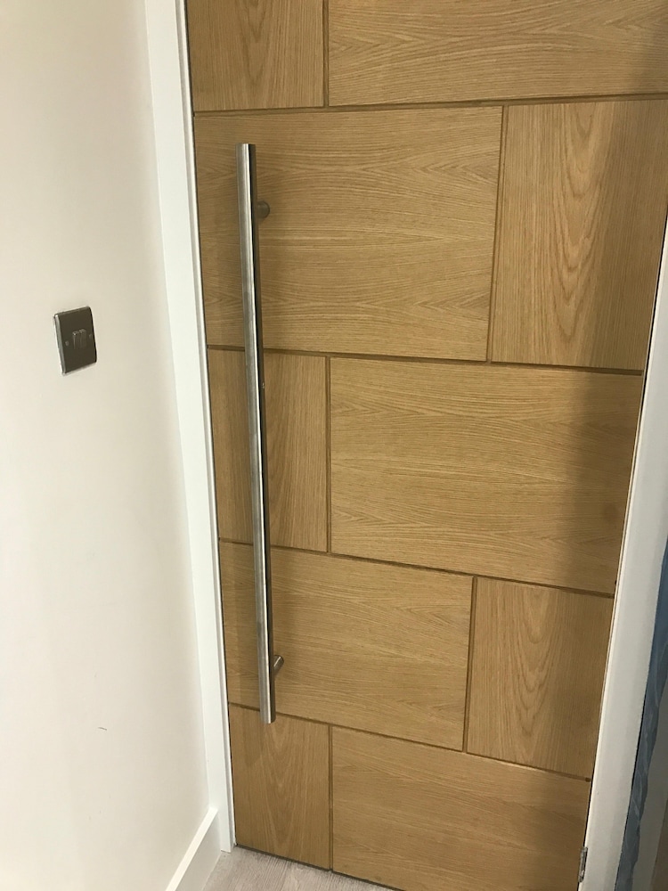 Charming 2-bed Flat in Swansea